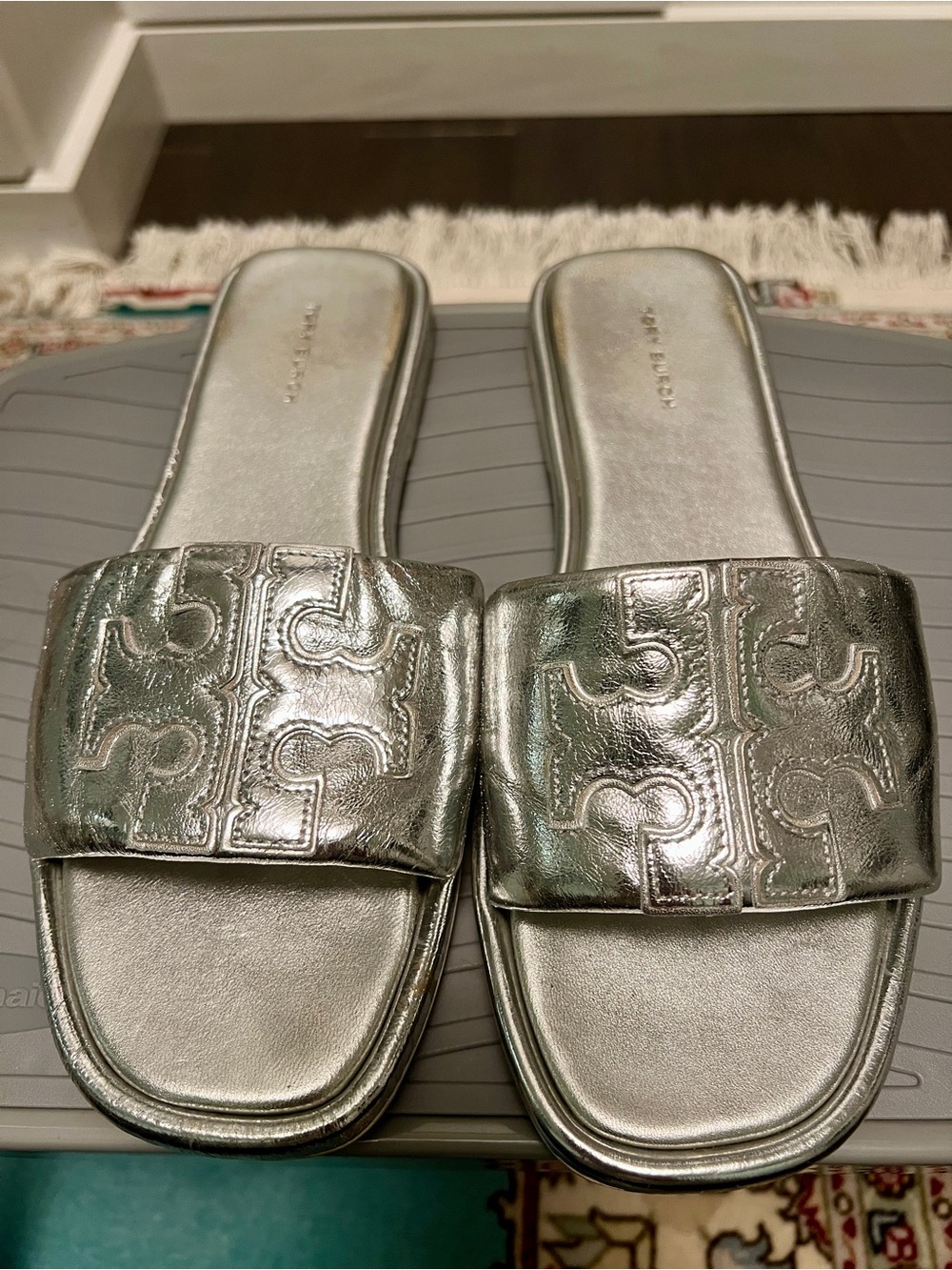 Tory Burch Double T Sport Slide Metallic Silver Leather Cushioned Sandals 8 - Picture 4 of 10